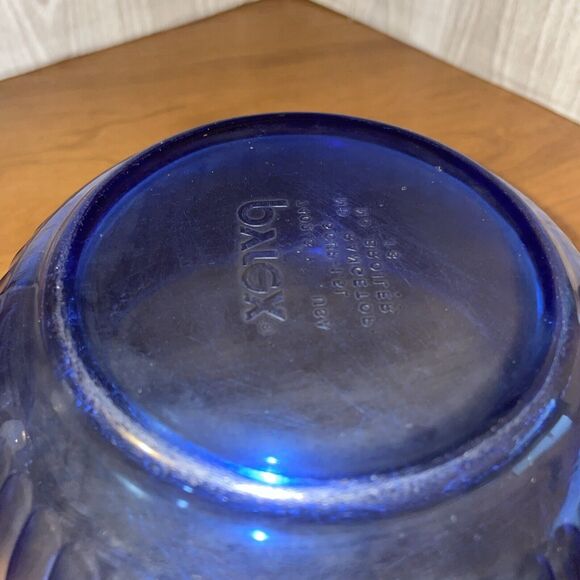 Vintage Pyrex #7402 Cobalt Blue Ribbed Mixing Bowl 6 Cup 1.5 L Scuffed Bottom - Picture 4 of 7